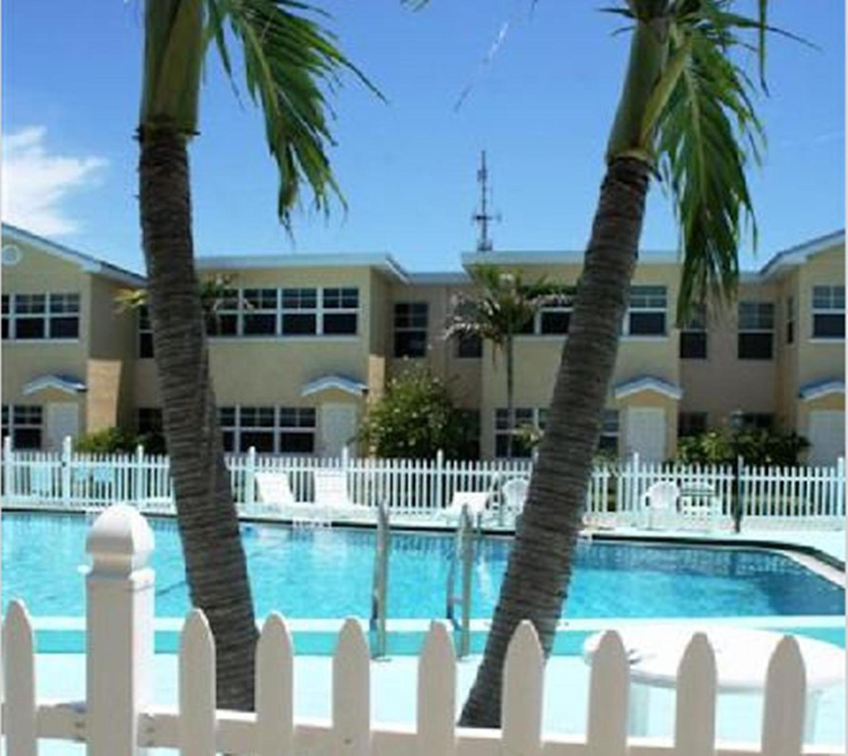 Barefoot Beach Resort Clearwater Beach Exterior photo